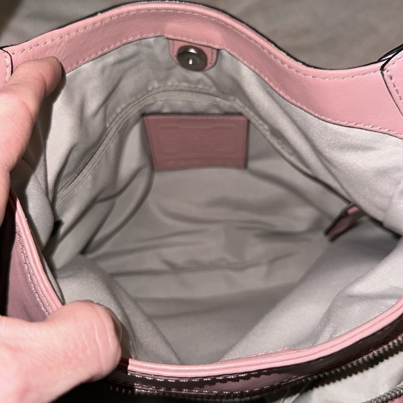 Pink coach shoulder bag - Picture 7 of 10